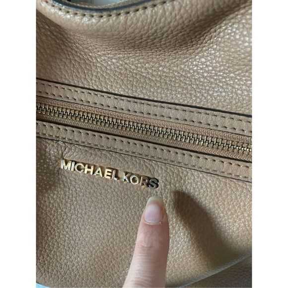 Michael Kors Rhea zip Shoulder Bag 100% leather in Suntan beige tan hobo - Picture 2 of 8
